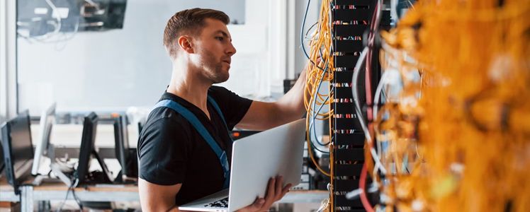 Administrateur systèmes – le pilier de toute infrastructure sûre et disponible. Que fait-il concrètement ?